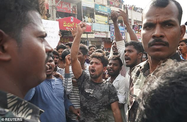 "Những kẻ gây án phải bị trừng phạt nặng nhất", người đứng đầu bang Rajasthan Ashok Gehlot tuyên bố. Ảnh: Reuters.