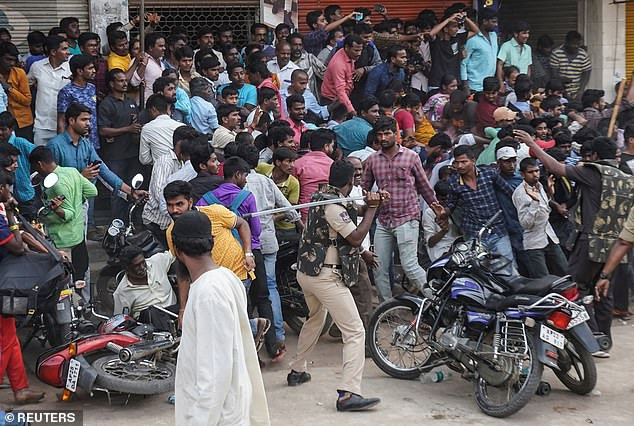 Hồi năm 2013, Ấn Độ đã tăng gấp đôi án tù lên 20 năm đối với những tội phạm hiếp dâm và buôn bán phụ nữ. Ảnh: Reuters.