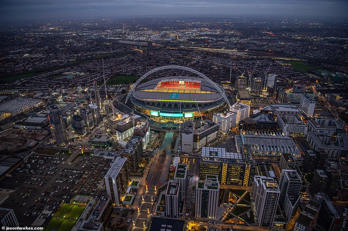 Công viên Wembley và sân vận động Wembley nằm trong số những địa điểm nổi tiếng ở London. Sân vận động này được mở cửa từ năm 2007.