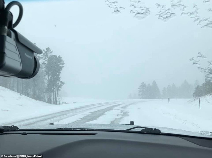 Một người đàn ông 37 tuổi thiệt mạng trong vụ tai nạn ô tô gần Cavour, Nam Dakota, cuối tuần trước sau khi chiếc xe của anh bị mất lái do đường trơn và rơi xuống vực.