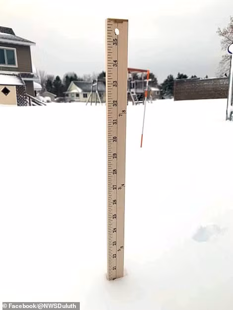 Tuyết rơi dày gần 60 cm đo được ở Gary New Duluth, Minnesota, ngày 30/11.