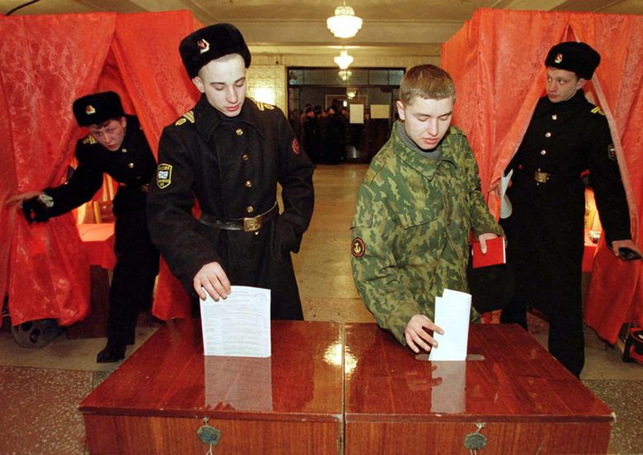 Trong cuộc bầu cử tổng thống vào tháng 3/2000, Nga tổ chức bầu cử sớm và ông Putin đã giành chiến thắng với tỷ lệ 52,94% số phiếu ủng hộ.