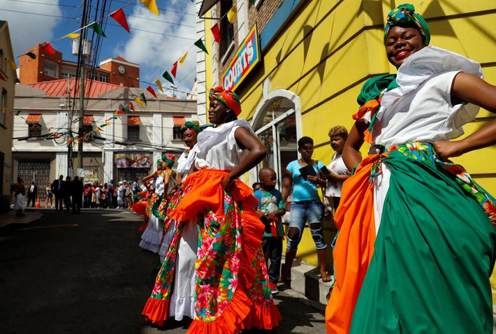 Grenada: Các vũ công biểu diễn chào đón Thái tử Anh Charles và Công nương Camilla tới thăm Grenada hồi tháng 3/2019.