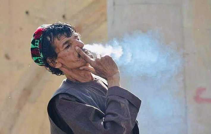 Được biết, Nazar thường chọc tức Taliban thông qua các bài hát và điệu nhảy, trong đó có một số clip được đăng trên tài khoản TikTok của ông. Ảnh: Daily Mail.