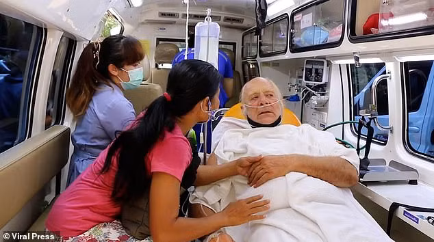 Ông Leonard sau đó được đưa đến bệnh viện để kiểm tra, song không có vấn đề gì nghiêm trọng về sức khỏe.