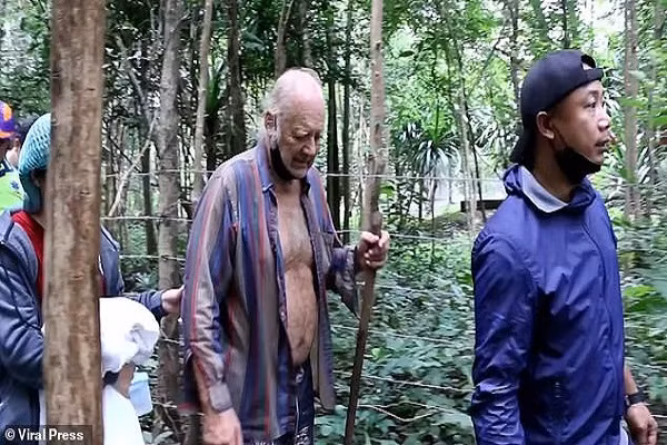 Được biết, ông Leonard bị lạc trong một khu rừng rậm rạp khi đi xe máy thăm bạn bè ở tỉnh Khon Kaen. 