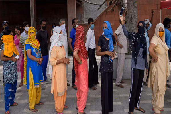 Đến nay, khoảng 13% dân số Ấn Độ đã được tiêm chủng đầy đủ.