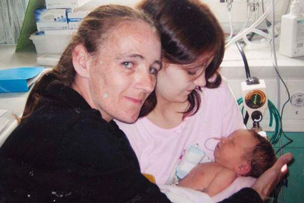 Trong những ngày tháng khó khăn nhất, Tressa may mắn có mẹ, cô Tracey, luôn ở bên cạnh an ủi và động viên.