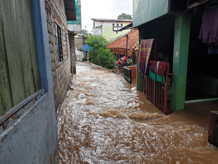 Mưa lũ đã làm ảnh hưởng nhiều đến cuộc sống của người dân địa phương.