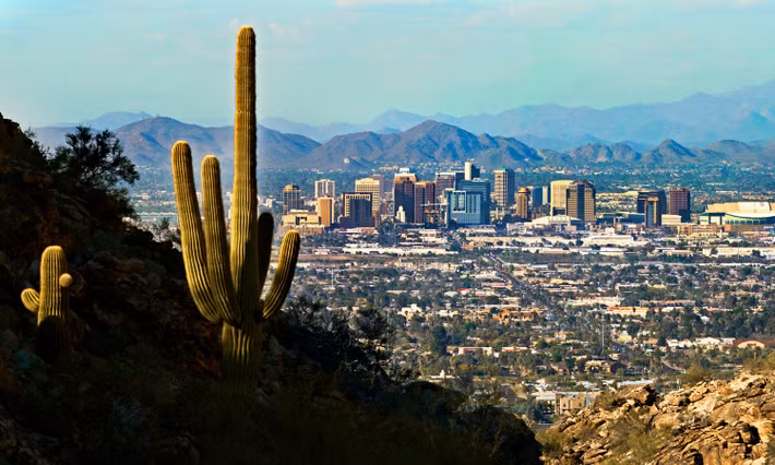 Arizona, Mỹ, là vùng đất nhiều nắng nhất trên Trái Đất với trung bình 11 tiếng liên tục có ánh sáng mặt trời mỗi ngày. Ảnh: AZBM.