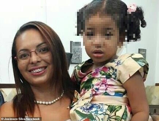 Theo các nhà điều tra, Josimare đã đánh đập con gái tới chết.