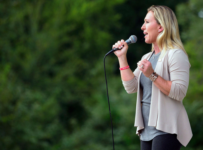 "Vào ngày 21/1/2021, tôi sẽ đệ trình điều khoản luận tội ông Joe Biden vì tội lạm dụng quyền lực", bà Greene viết trên Twitter. Ảnh: AP.