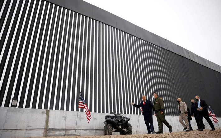 Ngày 12/1, Tổng thống Trump đã đi thăm bức tường biên giới Mỹ-Mexico tại Alamo, bang Texas. (Nguồn ảnh: Reuters)
