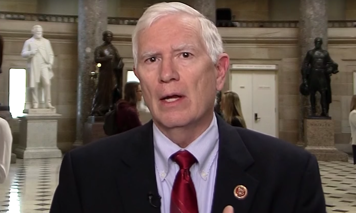 Hạ nghị sĩ Mo Brooks sinh ngày 29/4/1954 tại Charleston, South Carolina, sau đó chuyển tới Huntsville, bang Alabama, vào năm 1963. Cha ông là một kỹ sư điện còn mẹ ông là giáo viên. Ảnh: AR.