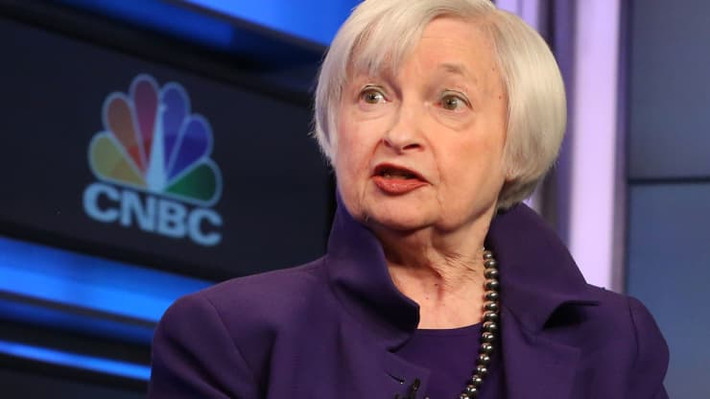 Sau khi nhận bằng Tiến sĩ, Yellen làm trợ lý giáo sư tại Đại học Harvard từ năm 1971 đến 1976. Năm 1977, bà được Ted Truman tuyển làm nhà kinh tế học của Hội đồng Thống đốc Cục Dự trữ Liên bang Mỹ. Ảnh: CNBC.
