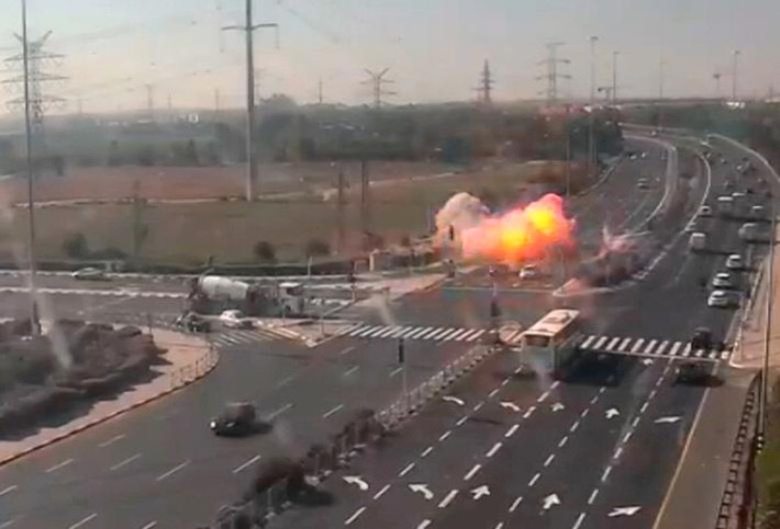 Theo tuyên bố của lực lượng vũ trang người Palestine tại Gaza, họ đã sử dụng hơn 300 quả rocket và tên lửa đồng loạt phát động tấn công vào khu vực phía nam Israel.