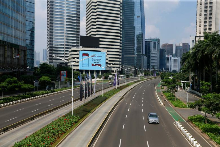 Đường phố vắng tanh ở Jakarta ngày 3/7.