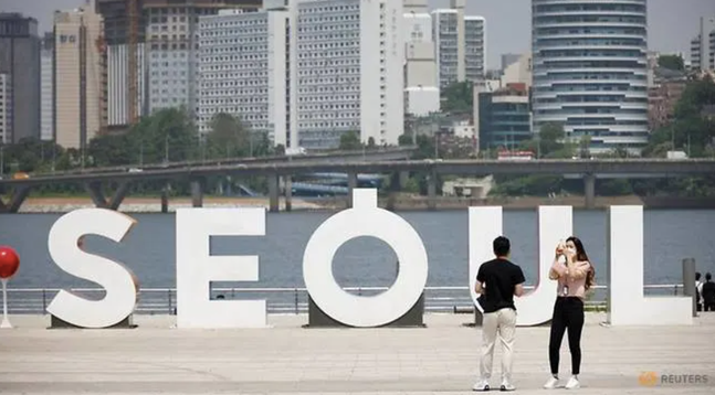 Dữ liệu của KDCA cho thấy, gần 81% trong số 765 ca mắc trong cộng đồng ở Seoul và các vùng lân cận. Ảnh: Reuters.