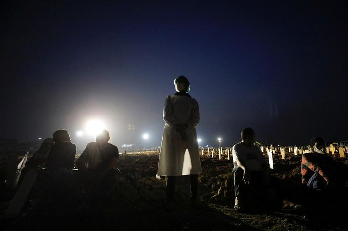 Dữ liệu cho thấy, trong tháng 5/2021, trung bình có 17 người được chôn cất mỗi ngày tại Jakarta. Tuy nhiên, con số này tăng lên 105 trong tháng 6.