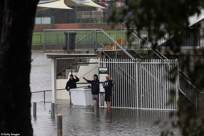 Bà Berejiklian cho biết cộng đồng bang đang nghĩ đến những người hiện đang phải sống trong nỗi sợ hãi và lo lắng.