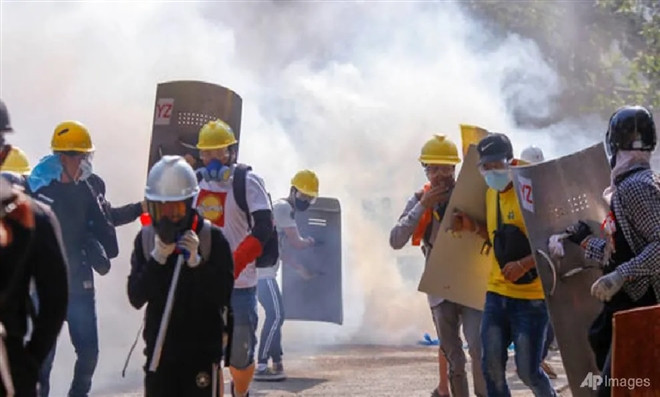 Hiện dư luận chưa rõ ông Zaw Myat Linn chết vì lý do gì. Ảnh: Một cuộc biểu tình ở Myanmar. Ảnh: AP.