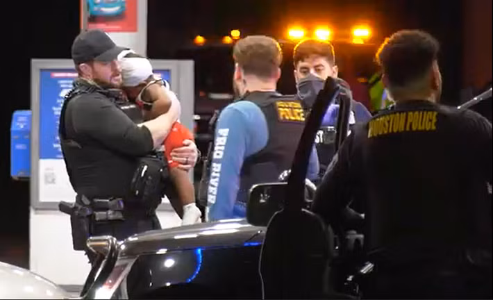 Trong một tuyên bố đưa ra ngày 16/3, Cảnh sát trưởng Houston, Art Acevedo, cho biết họ đang "hy vọng và cầu nguyện" cho sự bình phục hoàn toàn của Legend, đồng thời khẳng định rằng cảnh sát liên quan đã cố gắng ngăn chặn một vụ cướp có chủ đích. Ảnh: NBC News.