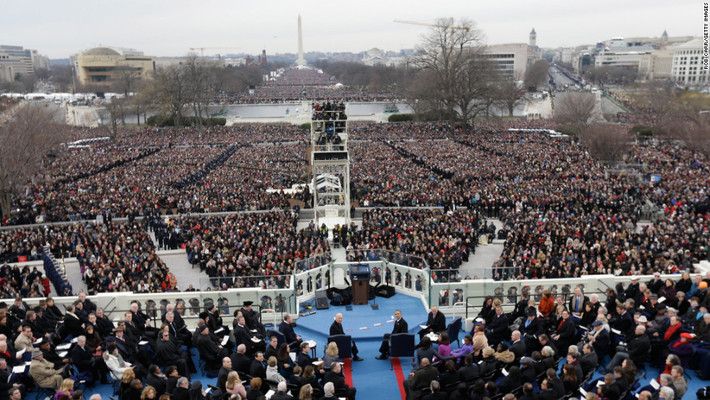 Tuy nhiên, theo truyền thống tại Mỹ, Tổng thống đắc cử sẽ nhậm chức tại Capitol Hill - trụ sở Quốc hội Mỹ - ở thủ đô Washington D.C trong một buổi lễ hoành tráng diễn ra vào gần trưa ngày 20/1 trước sự chứng kiến của đông đảo người dân. Ảnh: CNN.
