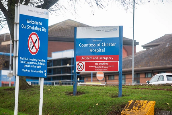 Vào thời điểm Letby bị bắt giữ, một người bạn của cô ta vô cùng sửng sốt bởi trước đây luôn tin rằng Letby là một "y tá chuyên nghiệp", người luôn tận tâm với "công việc mơ ước" của mình.