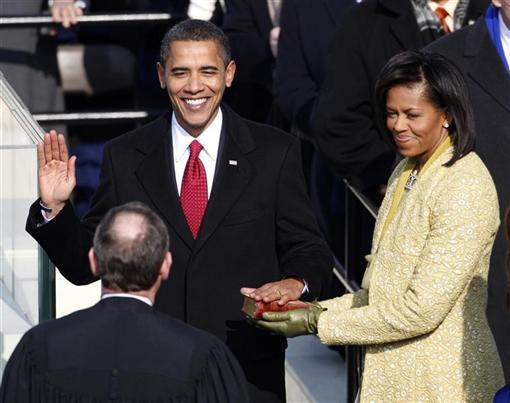 Còn nhớ vào ngày 20/1/2009, ông Barack Obama, vị chính trị gia của Đảng Dân chủ, chính thức tuyên thệ nhậm chức, trở thành vị tổng thống da màu đầu tiên trong lịch sử hơn 200 năm của xứ cờ hoa. Ảnh: Reuters.