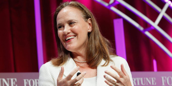 Dưới thời ông Clinton, bà từng là Phó trợ lý chính của Bộ trưởng Quốc phòng về chiến lược và giảm thiểu mối đe dọa. Sau đó, bà làm Phó trợ lý Bộ trưởng Quốc phòng về chiến lược. Ảnh: Time.