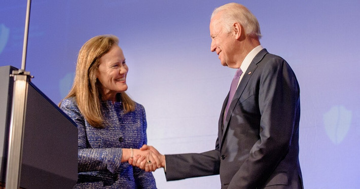 Năm 2016, bà Flournoy từ chức điều hành CNAS và thành lập WestExec Advisors, một nhóm tư vấn rủi ro chiến lược, cùng với Anthony Blinken - cựu cố vấn an ninh quốc gia cho Phó Tổng thống khi đó là ông Joe Biden. Ảnh: CNAS.