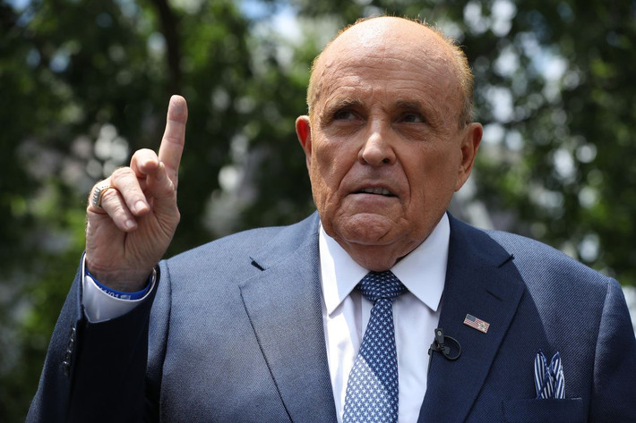 Ông Giuliani bắt đầu sự nghiệp chính trị với tư cách là một thành viên của Đảng Dân chủ. Ông tình nguyện tham gia chiến dịch tranh cử tổng thống của ông Robert F. Kennedy vào năm 1968, từng bầu cho ứng viên tổng thống George McGovern của Đảng Dân chủ hồi năm 1972. Ảnh: CST.