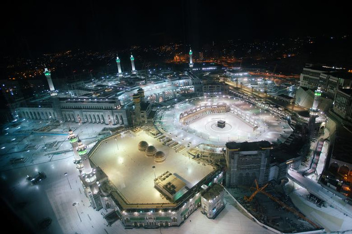 Thánh đường Hồi giáo Grand ở Mecca, Saudi Arabia, vắng tanh trong ngày đầu tiên của tháng lễ Ramadan, hôm 24/4.