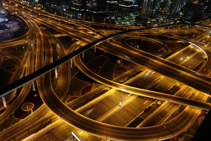 Đường Sheikh Zayed ở Dubai, Các Tiểu vương quốc Ả-rập Thống nhất (UAE), không một bóng người hôm 26/3.