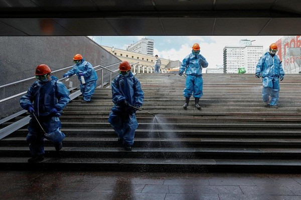 Một địa điểm ở thủ đô nước Nga được phun thuốc khử trùng ngày 16/5 nhằm ngăn chặn sự lây lan virus.