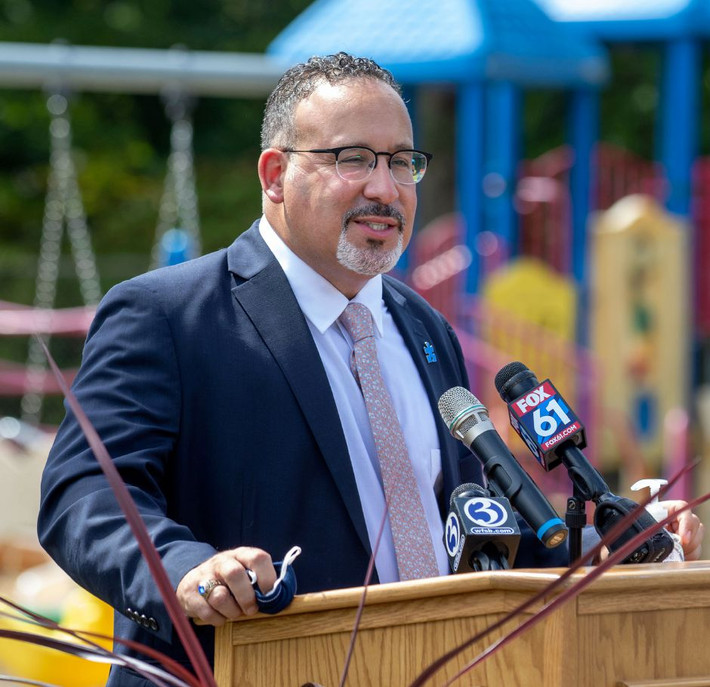 Ông Cardona từng làm trợ giảng tại trường Đại học Connecticut. Ảnh: MRJ.