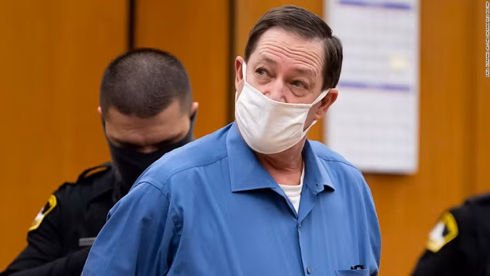 Trong một vài trường hợp, hắn còn bắt cóc những người phụ nữ và đưa họ đến máy ATM để chiếm đoạt tài sản hoặc cướp đồ trong nhà của họ. SACBEE.COM.