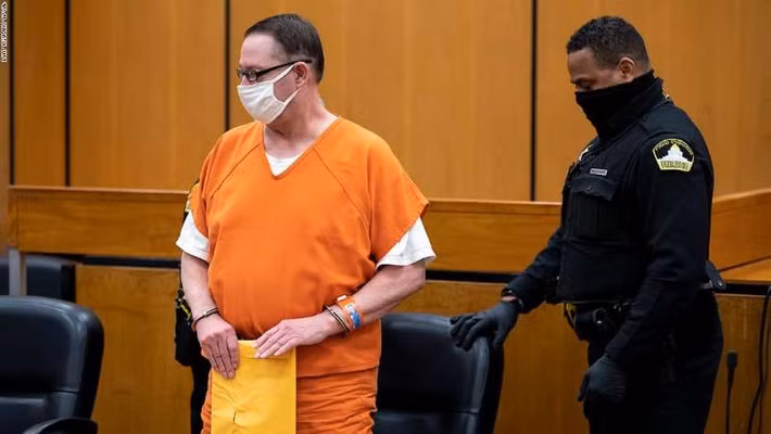 Đến tháng 9/2018, dấu vết của một trong những phụ nữ bị tấn công tình dục được phát hiện tại hiện trường vụ án đã giúp cảnh sát lập hồ sơ ADN. Các điều tra viên sử dụng phả hệ di truyền để phân tích bằng chứng ADN, từ đó tạo ra một hồ sơ gia đình riêng biệt, giúp xác định nhiều thân nhân của nghi phạm và cuối cùng xác định Waller là nghi phạm chính. Ảnh: PF.