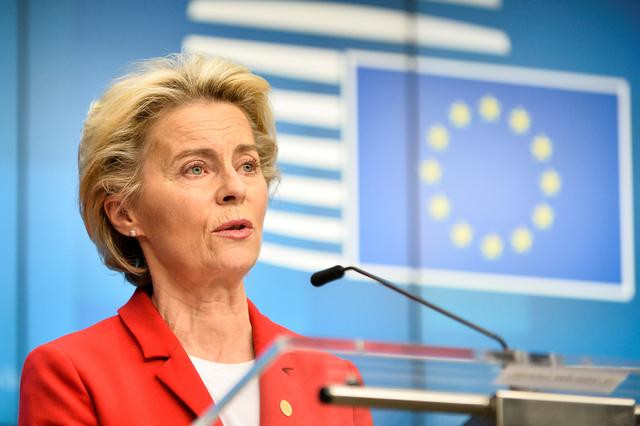 Bà Ursula von der Leyen sinh ngày 8/10/1958 tại Ixelles, Brussels, Bỉ. Bà là con gái của ông Ernst Albrecht - người đã làm việc tại các định chế của Liên minh châu Âu (EU) từ thuở sáng lập và cũng là nhân vật hàng đầu trong Đảng Liên minh Dân chủ Cơ đốc giáo (CDU) của Đức. Ảnh: Reuters. 
