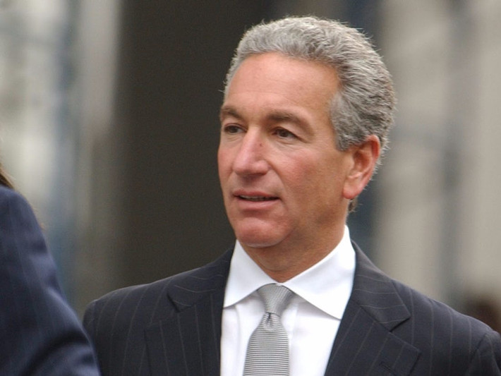 Ông Charles Kushner sinh ngày 16/5/1954, lớn lên ở thành phố Elizabeth, New Jersey, Mỹ. Ông tốt nghiệp trường Luật thuộc Đại học Hofstra vào năm 1979. Ảnh: AP.