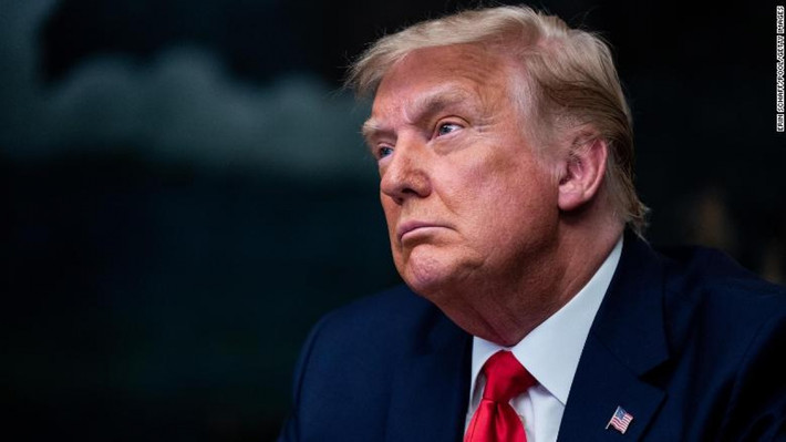 Vào tháng 8/2015, Charles Kushner đã quyên góp 100.000 USD cho chiến dịch tranh cử tổng thống 2016 "Make America Great Again" của ông Donald Trump (ảnh), ứng viên của Đảng Cộng hòa. Charles và vợ cũng đã chủ trì một bữa tiệc mừng cho ông Trump tại biệt thự ven biển Jersey Shore của họ ở Long Branch. Ảnh: Getty.