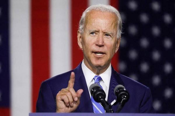 Mới đây, ông Joe Biden (ảnh), người dự kiến sẽ tuyên thệ nhậm chức Tổng thống Mỹ thứ 46 vào tháng 1/2021, đã quyết định lựa chọn hai cố vấn là Vivek Murthy và Marcella Nunez-Smith, đều là cựu quan chức dưới thời chính quyền ông Barack Obama, vào các vị trí cấp cao để phụ trách việc đối phó đại dịch COVID-19 ở Mỹ. Ảnh: Reuters.