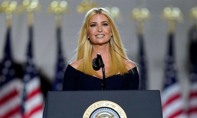"Ivanka chắc chắn có tham vọng chính trị, không nghi ngờ gì về điều đó. Cô ấy muốn chạy đua một cái gì đó, nhưng điều đó vẫn cần được vạch ra", một nguồn tin nói với CNN. Ảnh: AP.
