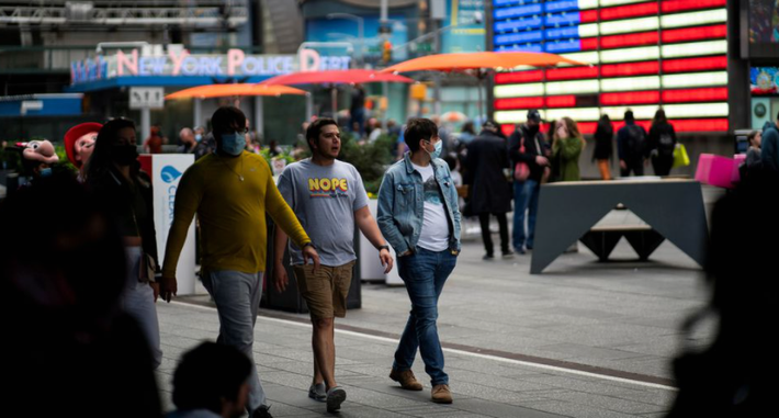 Được biết, Tổ chức Y tế Thế giới (WHO) đã phân loại Lambda là “biến chủng đáng quan tâm” - biến chủng bị nghi ngờ có khả năng lây nhiễm cao hơn so với chủng ban đầu hoặc có khả năng kháng vắc xin cao hơn. Ảnh: Reuters.