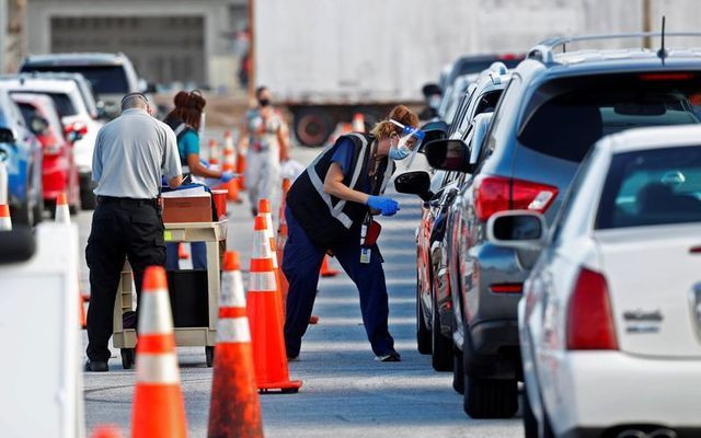 Trong khi đang phải đối phó với biến thể Delta, sự xuất hiện của biến chủng Lambda càng khiến cuộc chiến chống COVID-19 ở Mỹ trở nên vất vả hơn. Ảnh: Reuters.