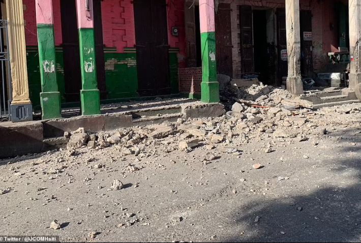 Thủ tướng Haiti Ariel Henry cho biết "nhiều" người đã thiệt mạng trong trận động đất kinh hoàng này, song con số thương vong chưa được thống kê cụ thể.