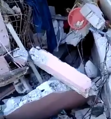 Nhiều người có thể bị mắc kẹt dưới đống đổ nát của những tòa nhà bị sập.