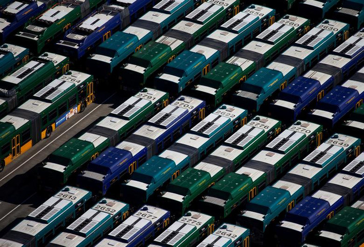 Những chiếc xe buýt được "nghỉ ngơi" tại Seattle, Washington, do nhu cầu đi lại của người dân giảm xuống.