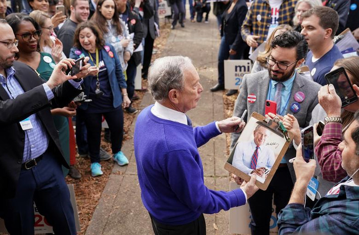 Tỷ phú Michael Bloomberg vận động tranh cử ở Manassas, Virginia, hôm 2/3.