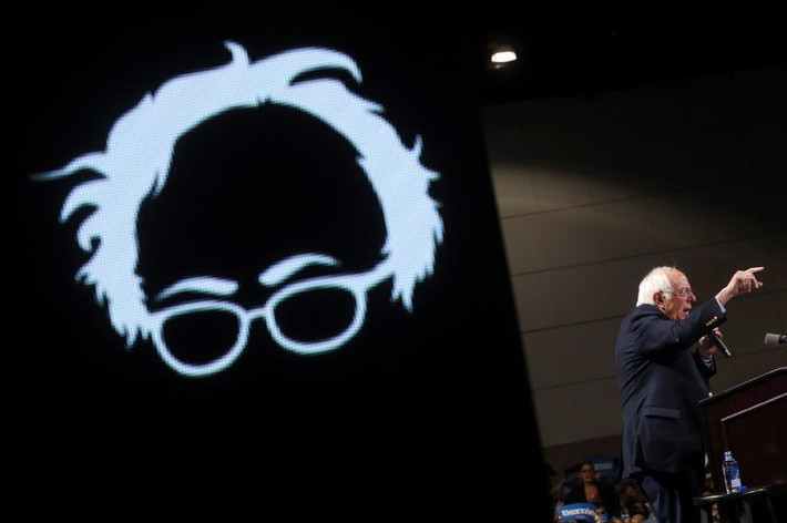 Tính đến nay, 4 tiểu bang đã tiến hành bầu cử sơ bộ và 155 đại biểu được chọn để dự đại hội Đảng Dân chủ diễn ra tại thành phố Milwaukee, bang Wisconsin, vào tháng 7 tới.